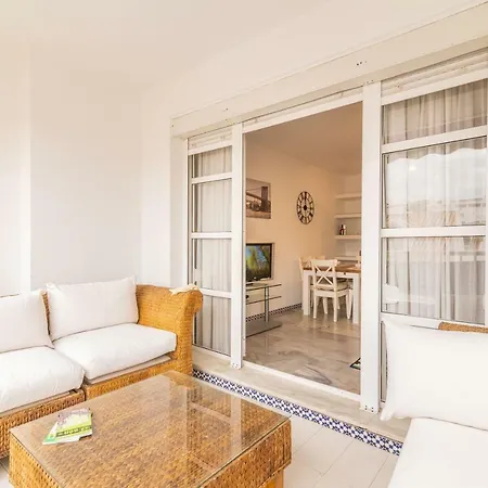 Well-located 3bdr In Apartment *