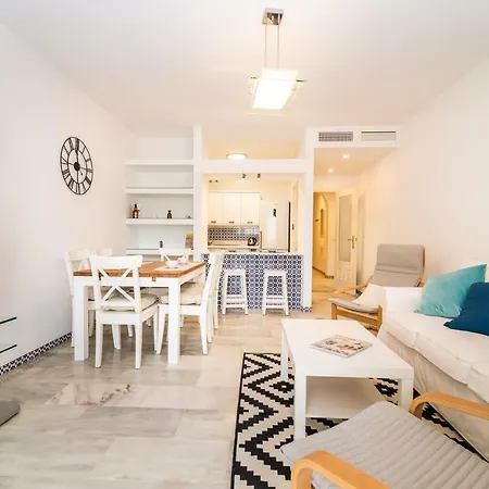 Well-located 3bdr In Apartment *
