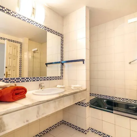 Well-located 3bdr In Apartment
